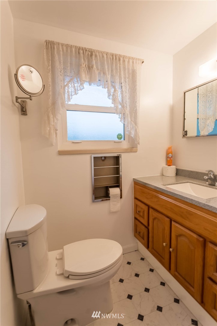 3609 Northeast 10th Street Renton, WA 98056 - Photo 11 of 22 Gallery Image 11
