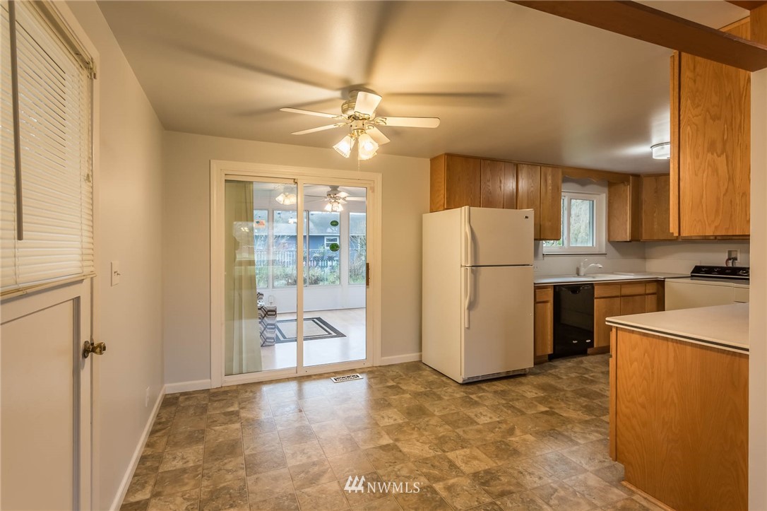 3609 Northeast 10th Street Renton, WA 98056 - Photo 5 of 22 Gallery Image 5