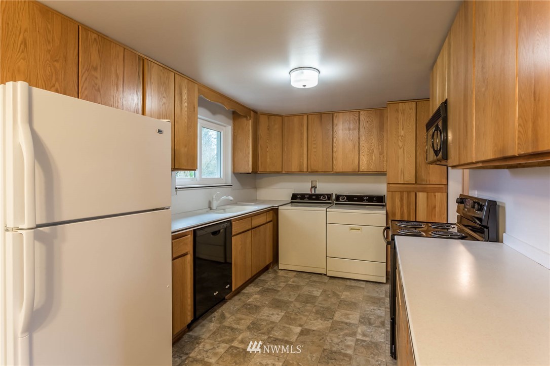 3609 Northeast 10th Street Renton, WA 98056 - Photo 6 of 22 Gallery Image 6