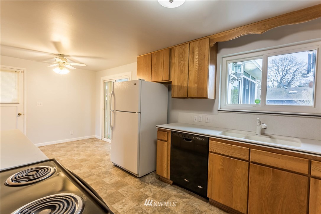 3609 Northeast 10th Street Renton, WA 98056 - Photo 7 of 22 Gallery Image 7