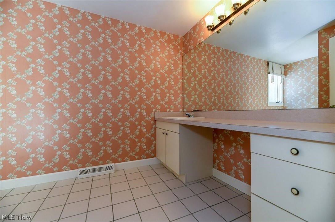 38380 Rogers Road Willoughby, OH 44094 - Photo 14 of 30