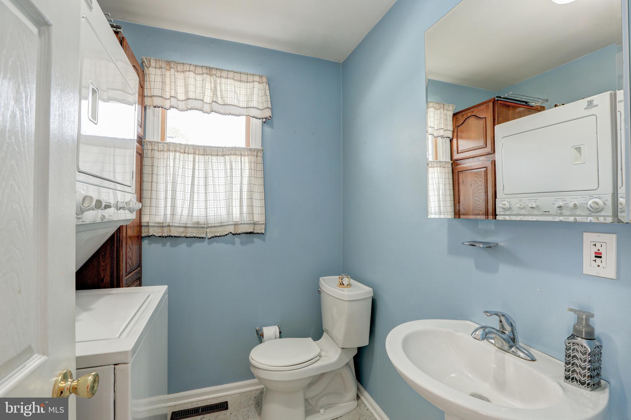 439 Chambers Rock Road Landenberg, PA 19350 - Photo 29 of 43 POWDER ROOM/LAUNDRY ROOM OFF KITCHEN