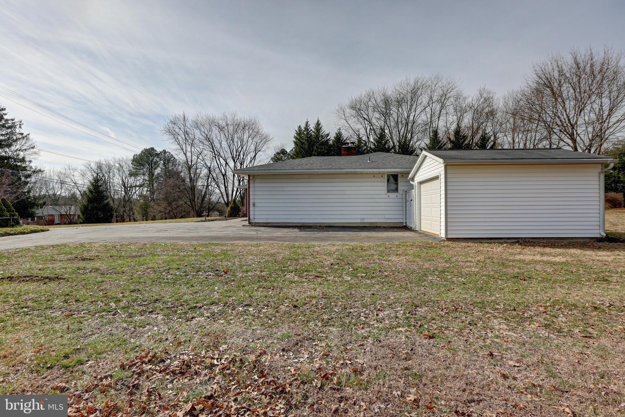 439 Chambers Rock Road Landenberg, PA 19350 - Photo 8 of 43 EXTERIOR SIDE