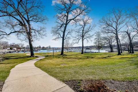 $182,000 | 269 Fontana Boulevard, Unit 2466, Fontana, WI 53125