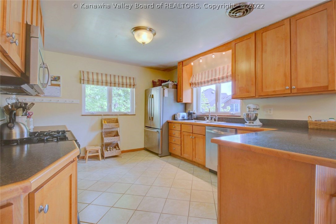 319 Viola Road Charleston, WV 25314 - Photo 6 of 30 Gallery Image 6