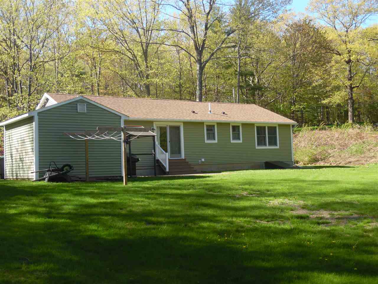 545 Cross Country Road Pembroke, NH 03275 - Photo 5 of 6 Gallery Image 5
