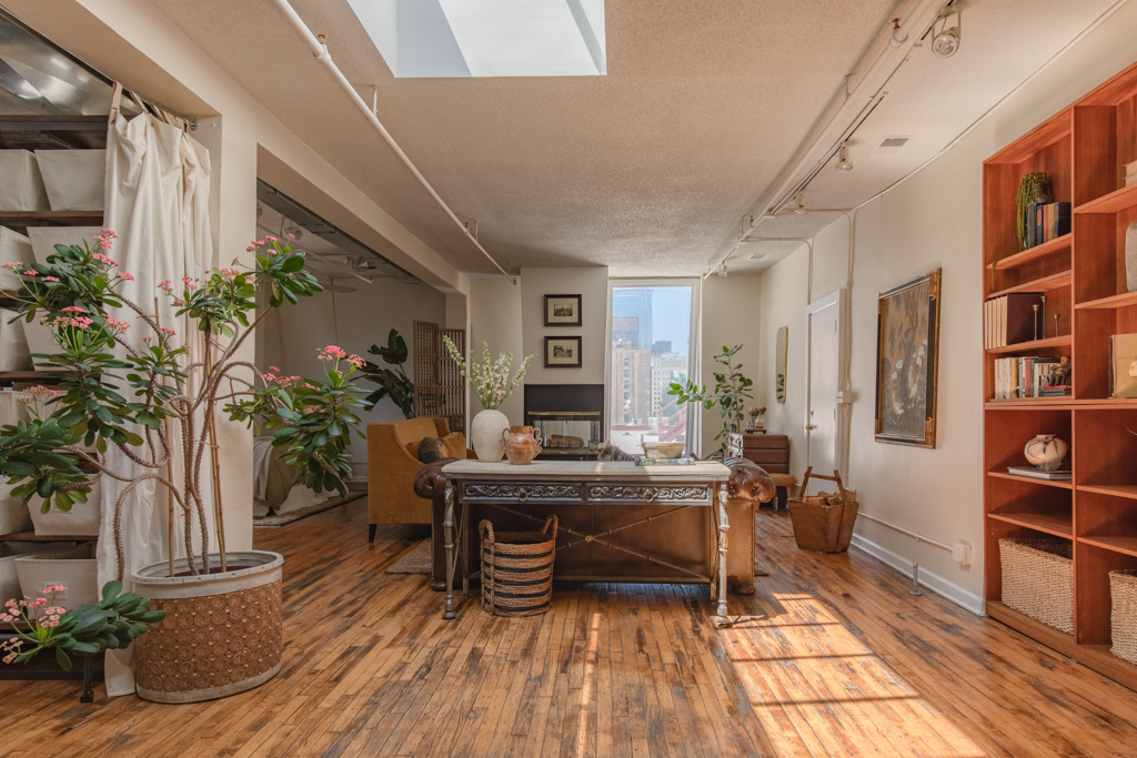 727 South Dearborn Street, Unit 910 Chicago, IL 60605 - Photo 16 of 37 a workspace with furniture