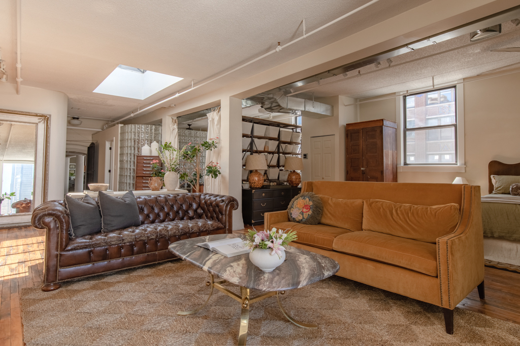 727 South Dearborn Street, Unit 910 Chicago, IL 60605 - Photo 18 of 37 a living room with furniture and a large window