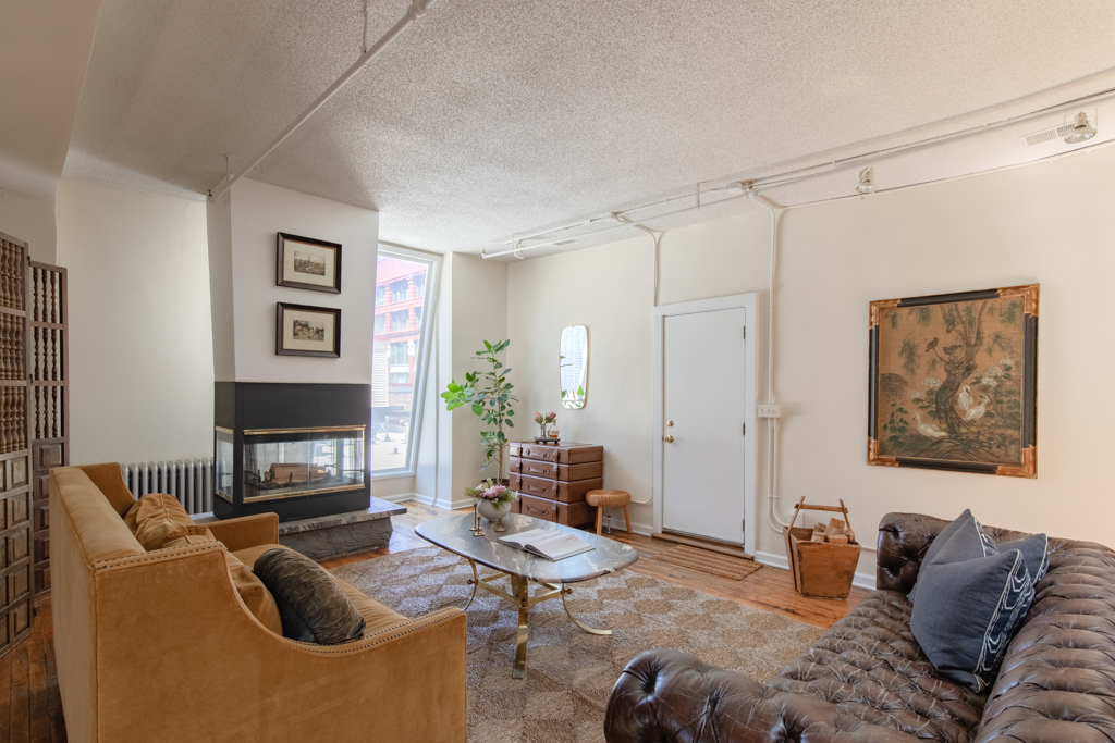 727 South Dearborn Street, Unit 910 Chicago, IL 60605 - Photo 20 of 37 a living room with furniture and a flat screen tv
