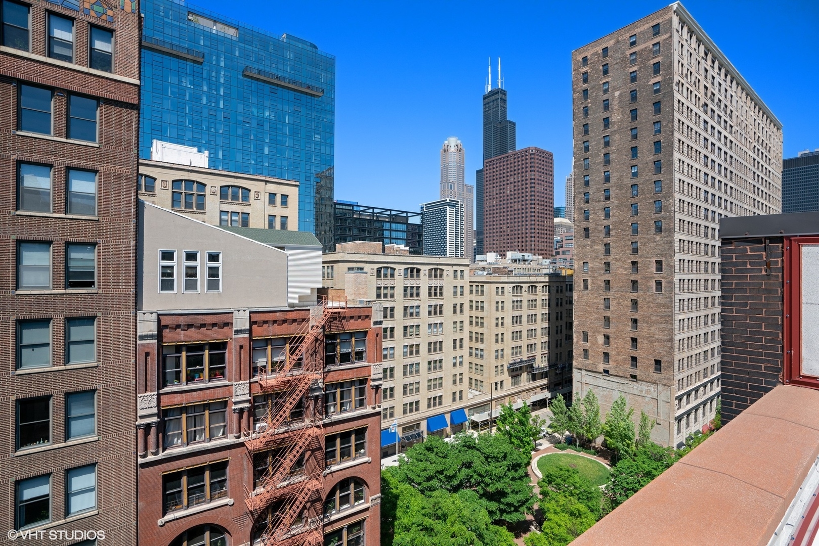 727 South Dearborn Street, Unit 910 Chicago, IL 60605 - Photo 34 of 37 a front view of a building