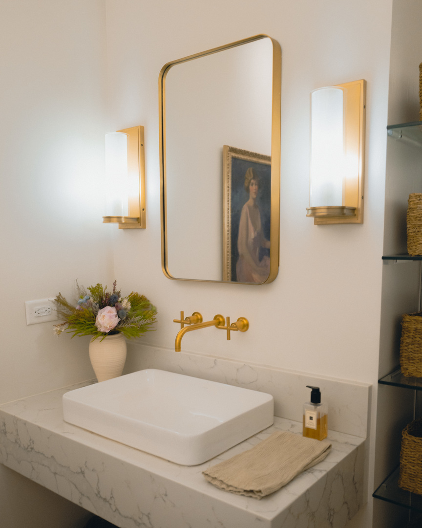 727 South Dearborn Street, Unit 910 Chicago, IL 60605 - Photo 9 of 37 a bathroom with a sink and a mirror
