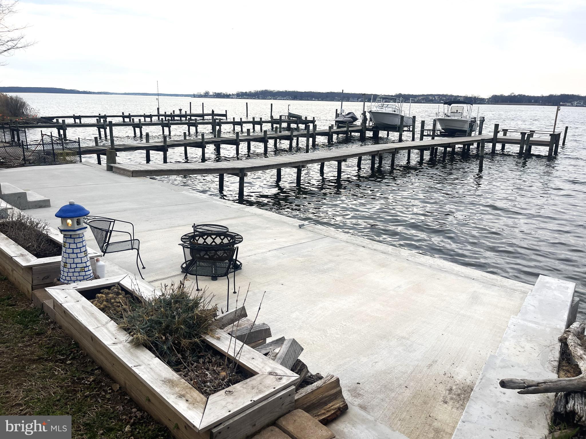1004 Thompson Boulevard Baltimore, MD 21221 - Photo 17 of 48 a view of a terrace with chairs
