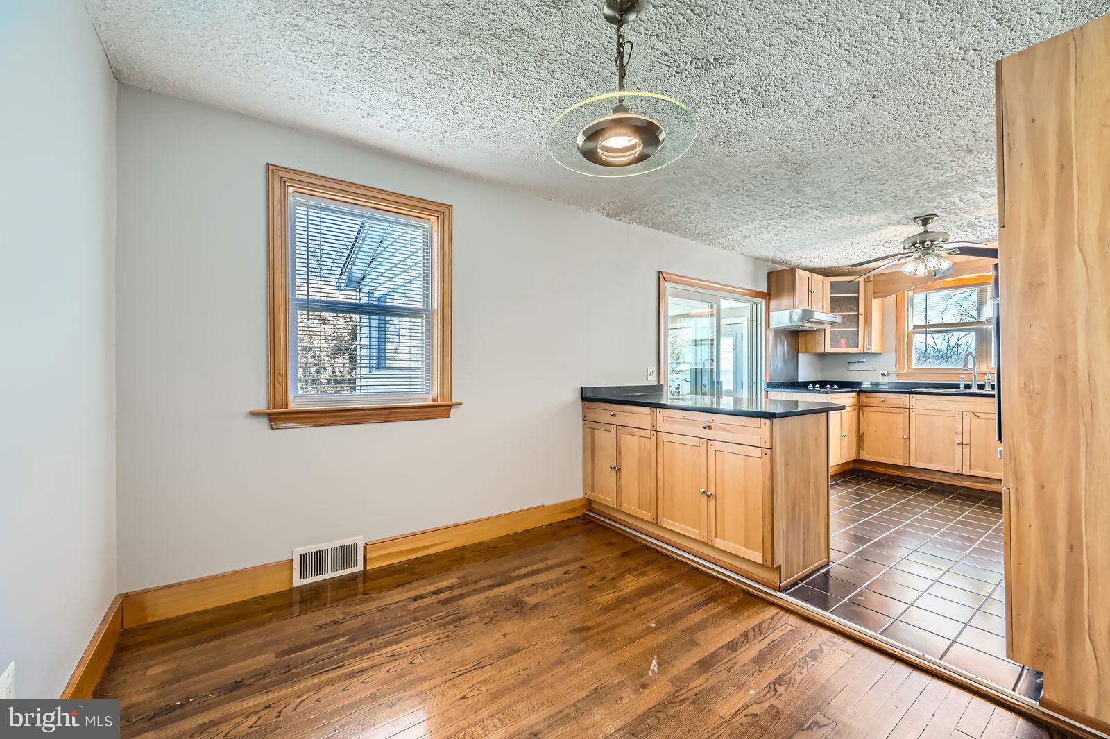 1004 Thompson Boulevard Baltimore, MD 21221 - Photo 26 of 48 Dining Area