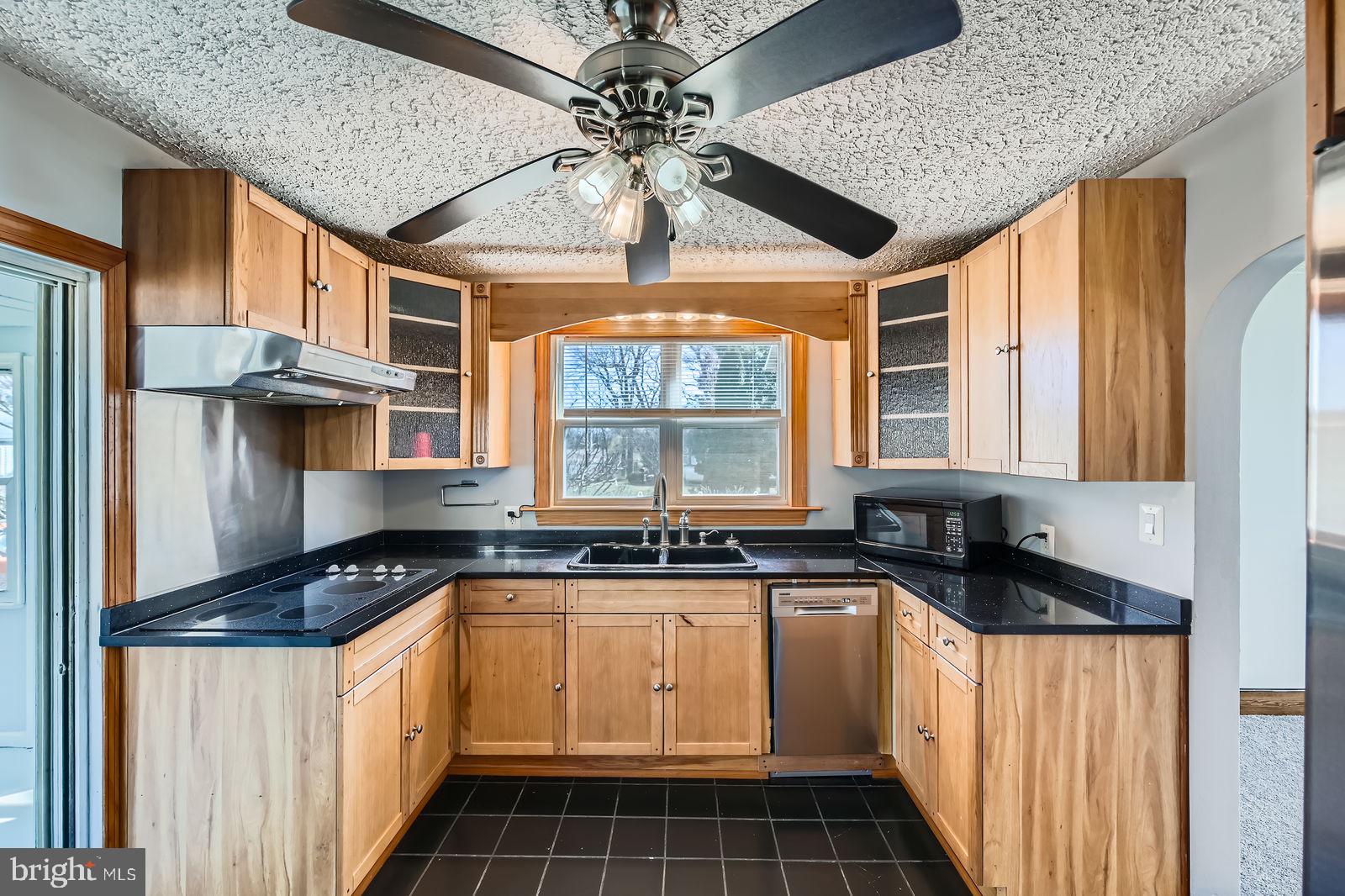 1004 Thompson Boulevard Baltimore, MD 21221 - Photo 27 of 48 Updated Kitchen