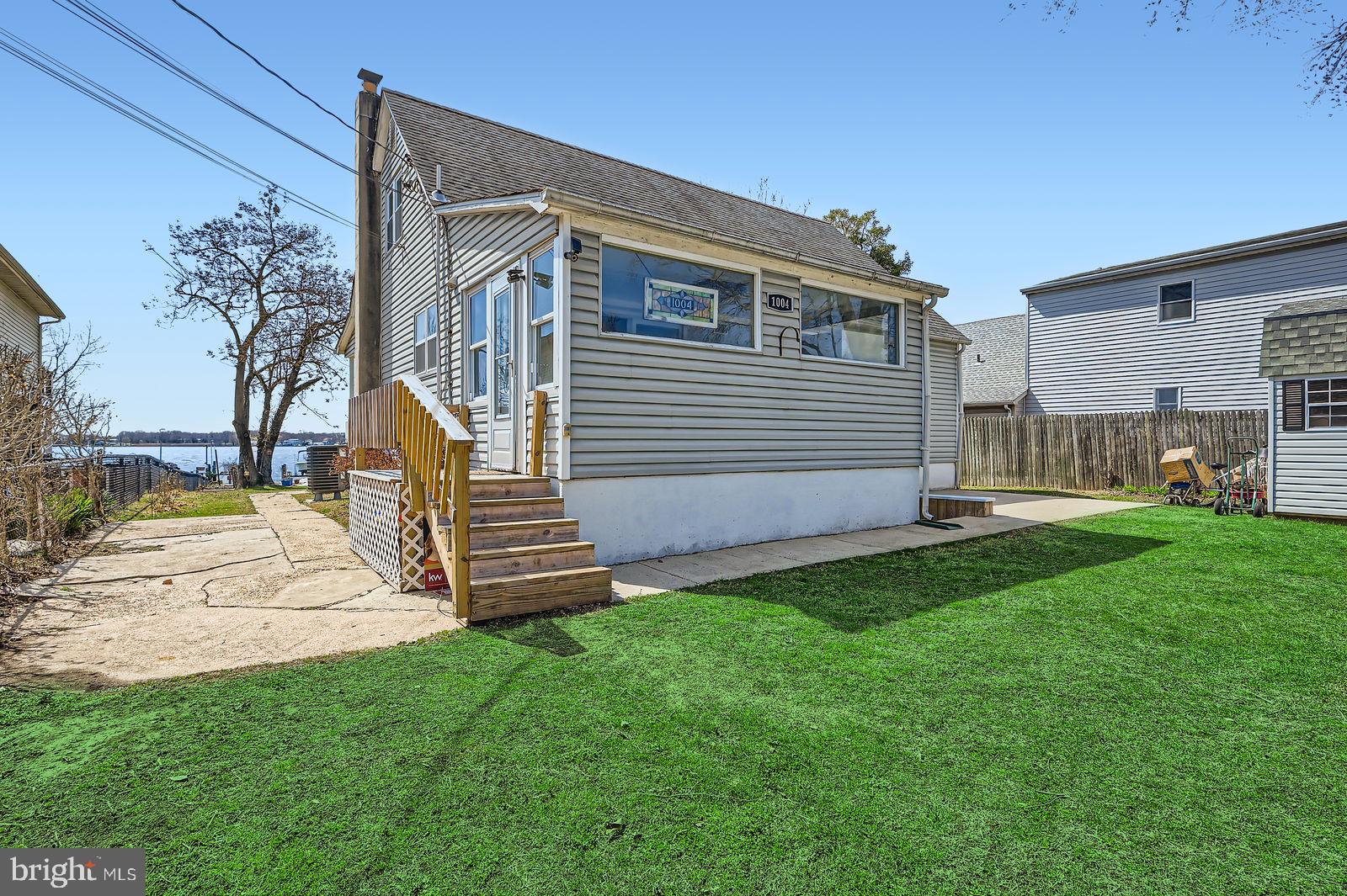 1004 Thompson Boulevard Baltimore, MD 21221 - Photo 39 of 48 a view of a house with a backyard