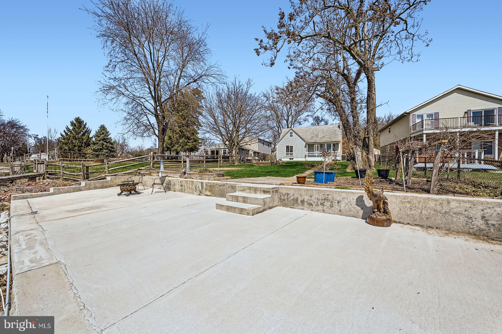 1004 Thompson Boulevard Baltimore, MD 21221 - Photo 4 of 48 Expansive new concrete patio