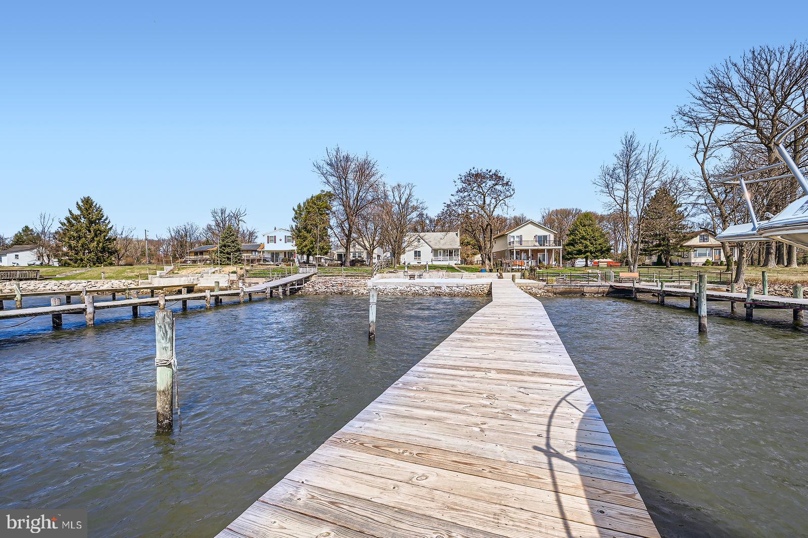 1004 Thompson Boulevard Baltimore, MD 21221 - Photo 48 of 48 a park with water view and palm trees
