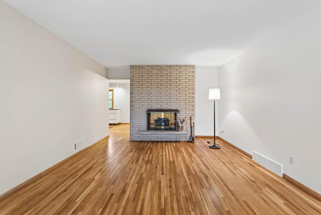 5224 West 70th Street Edina, MN 55439 - Photo 4 of 35