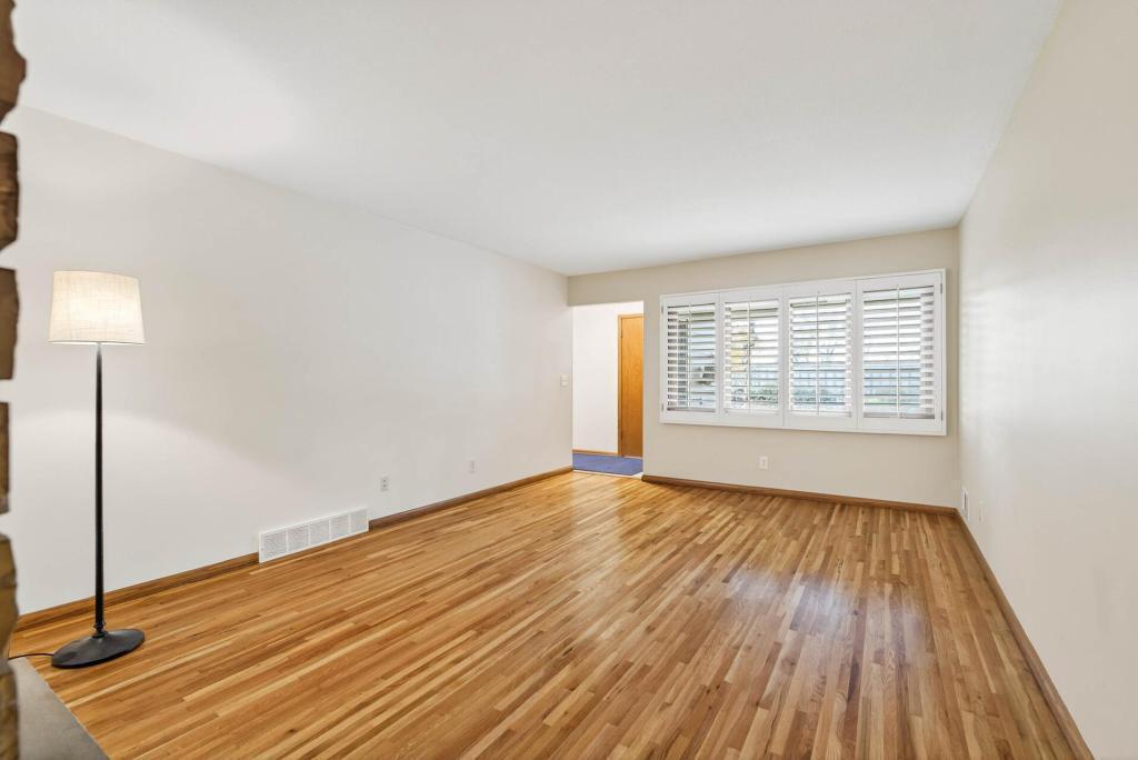 5224 West 70th Street Edina, MN 55439 - Photo 5 of 35