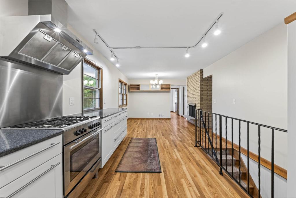 5224 West 70th Street Edina, MN 55439 - Photo 8 of 35