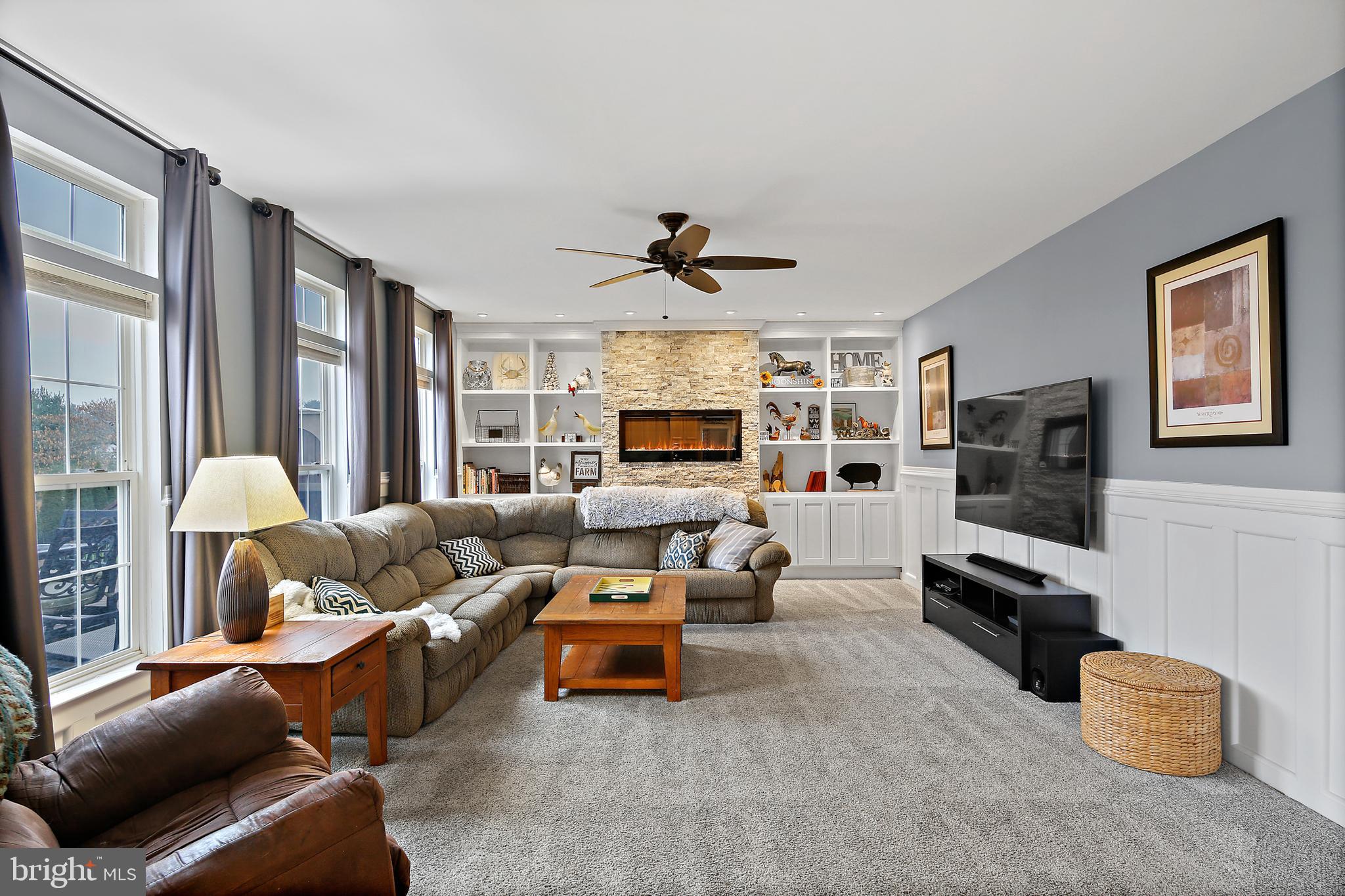 413 Ronsdale Road Sykesville, MD 21784 - Photo 8 of 46 Family Room with custom built ins