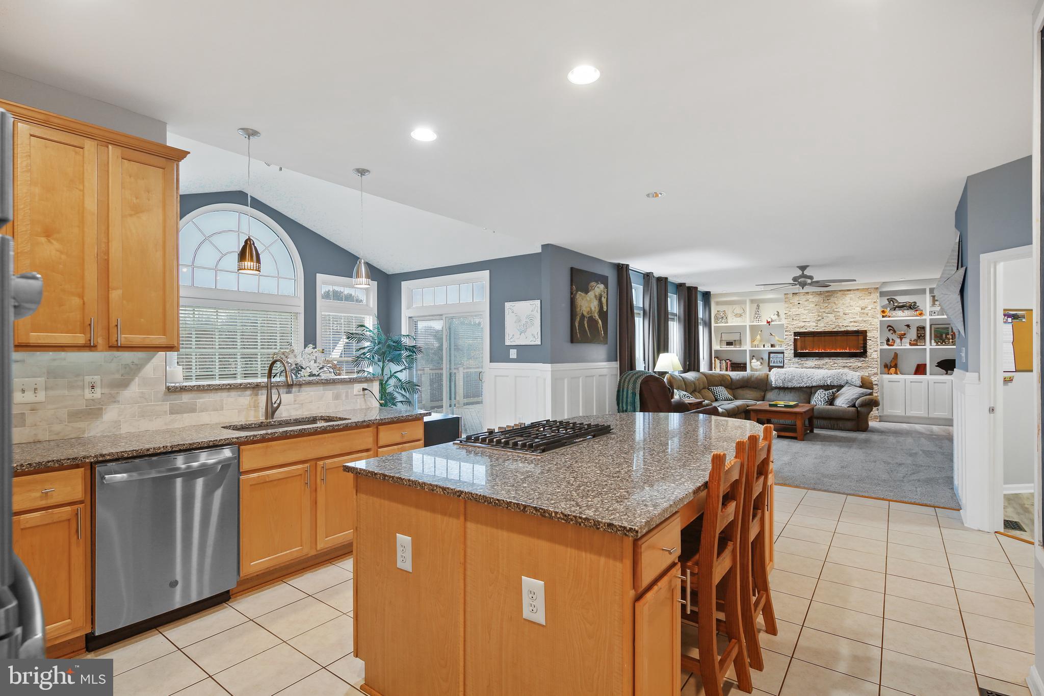 413 Ronsdale Road Sykesville, MD 21784 - Photo 9 of 46 Kitchen with center island and breakfast bar