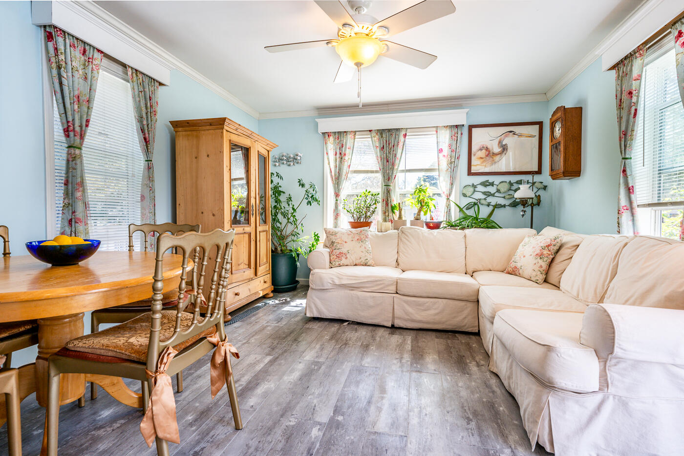 210 W Road Wellfleet, MA 02667 - Photo 3 of 15 livroom1