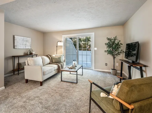 $318,000 | 45 Fox Meadow Road, Unit F, Leominster, MA 01453