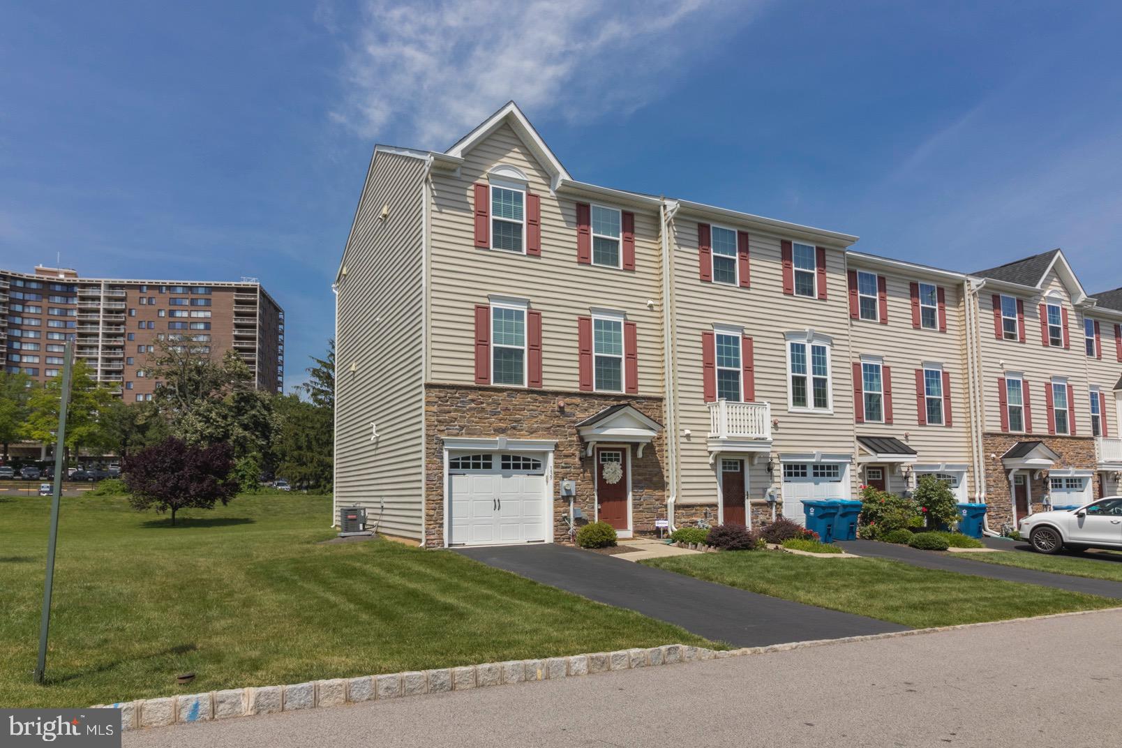 139 Old Cedarbrook Road Wyncote, PA 19095 - Photo 3 of 32 Gallery Image 3