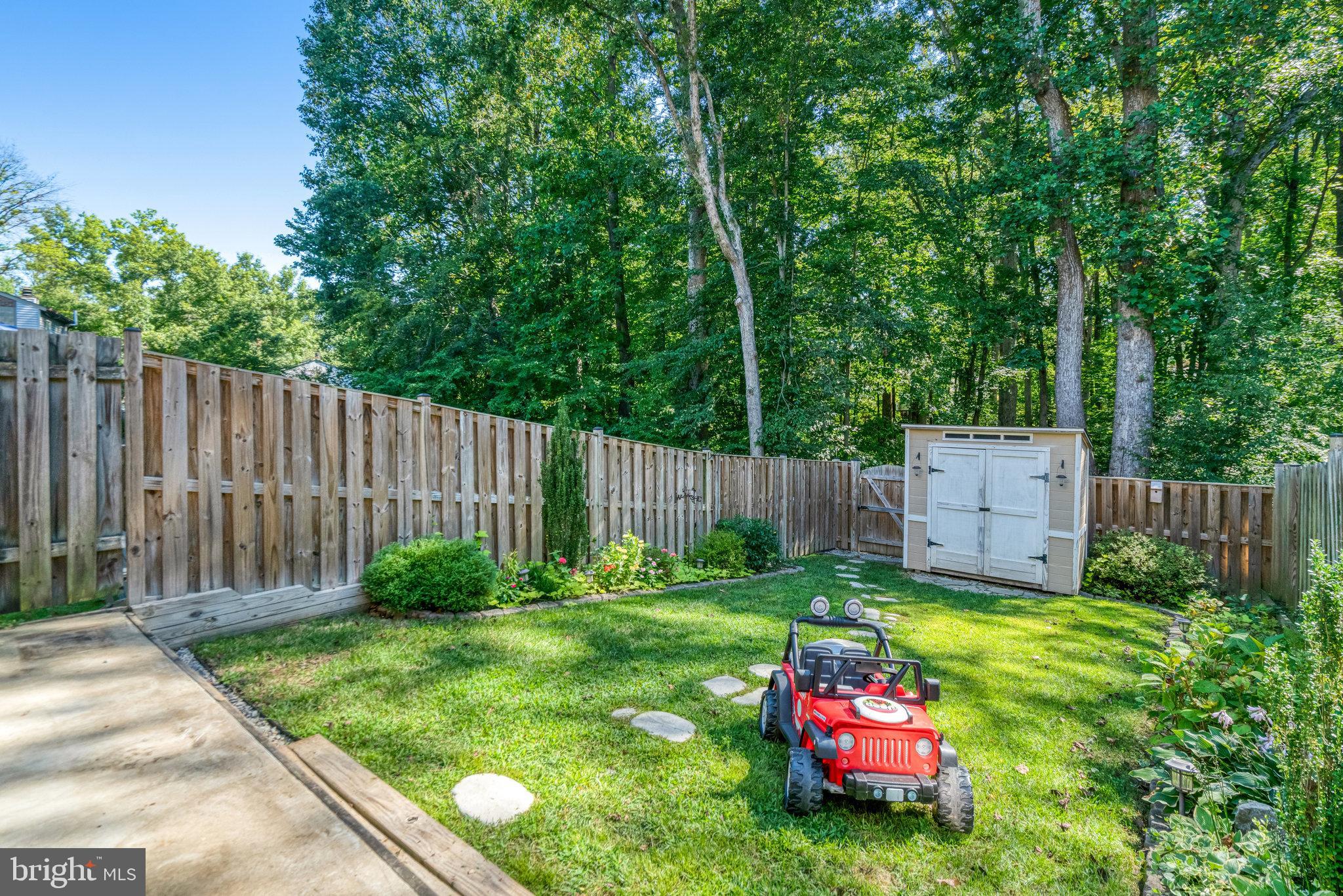 7923 Forest Path Way Springfield, VA 22153 - Photo 36 of 39 a backyard of a house with wooden fence