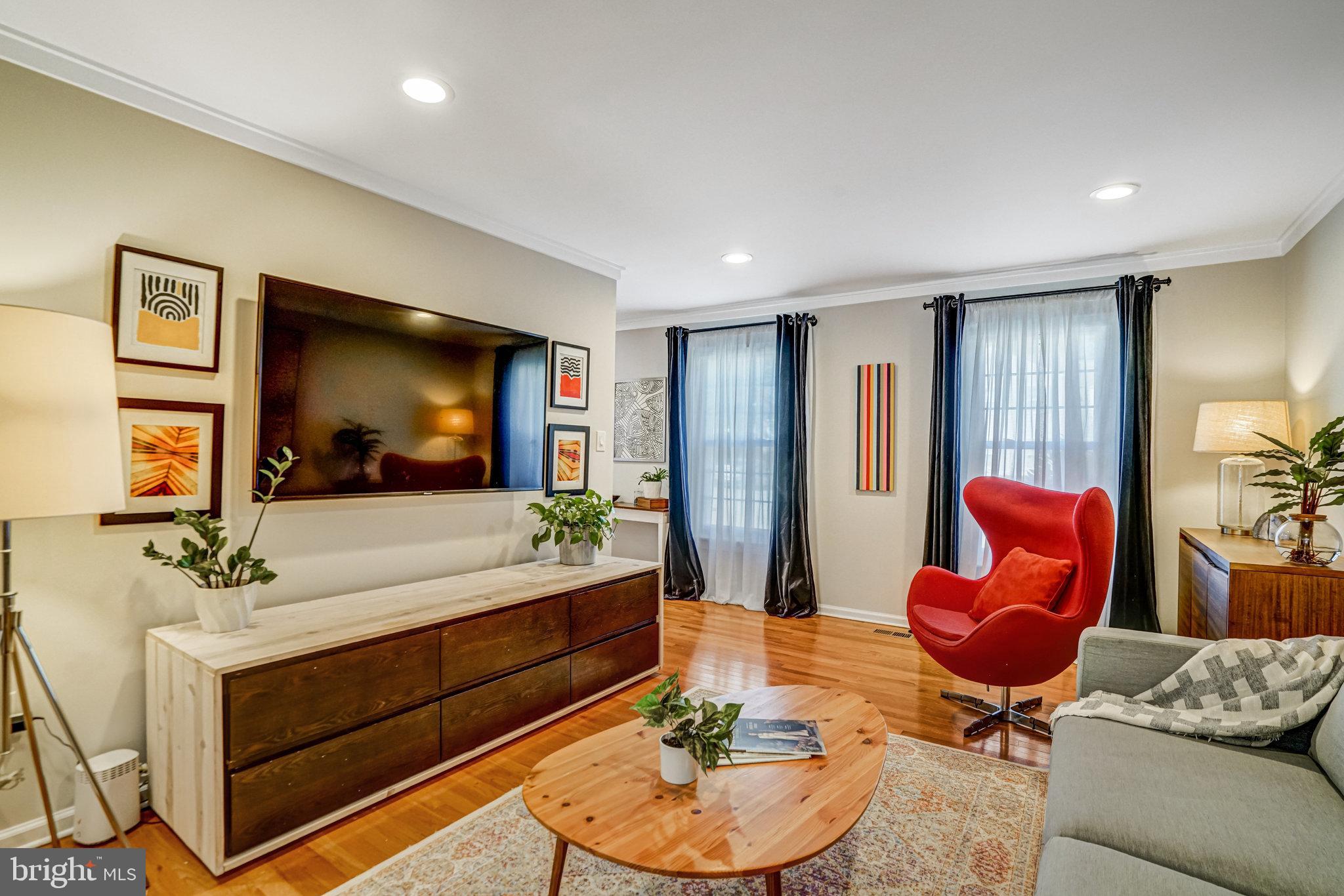 7923 Forest Path Way Springfield, VA 22153 - Photo 5 of 39 a living room with furniture and a flat screen tv
