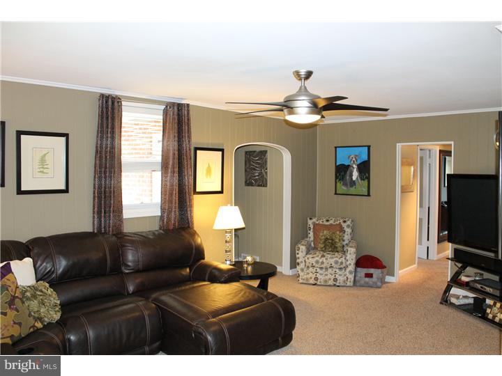 923 Church Road Springfield, PA 19064 - Photo 7 of 25 Living Room