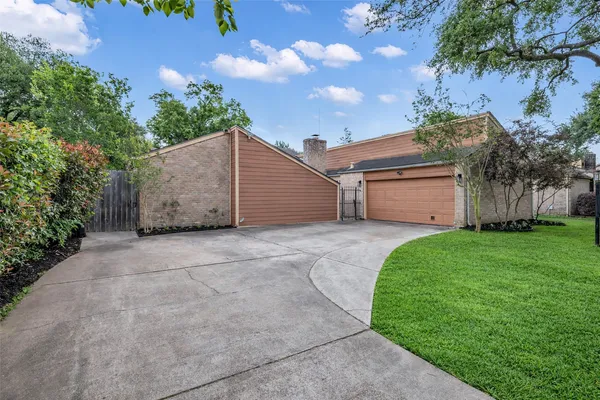 $1,900 | 8206 Debbie Gay Drive, Houston, TX 77040