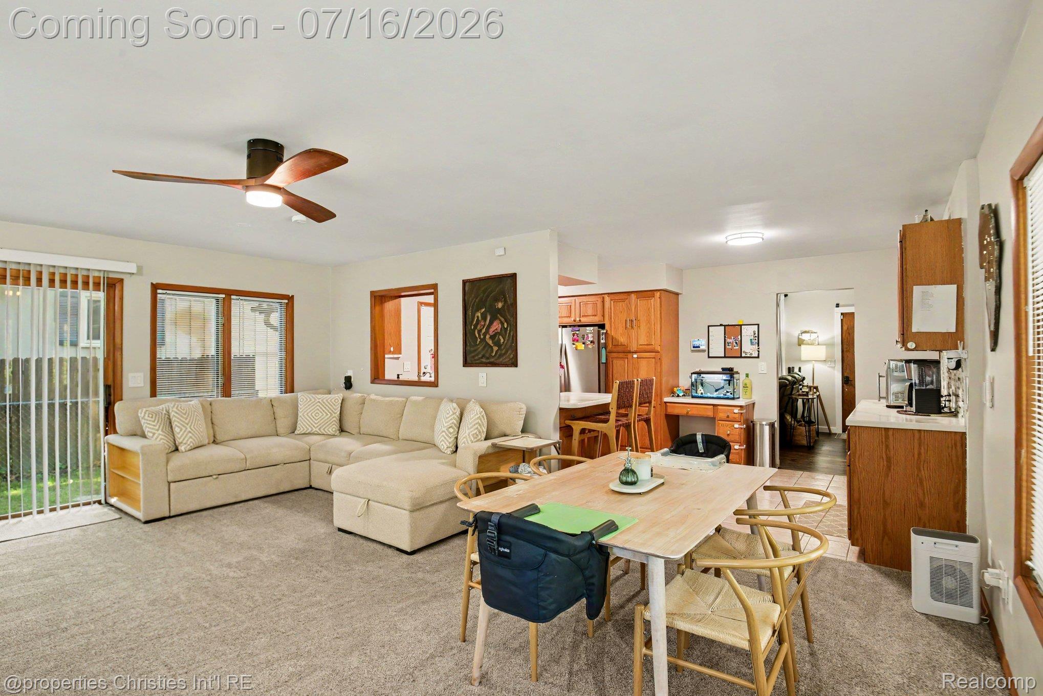 3304 Riverside Drive Port Huron, MI 48060 - Photo 8 of 26 Living room