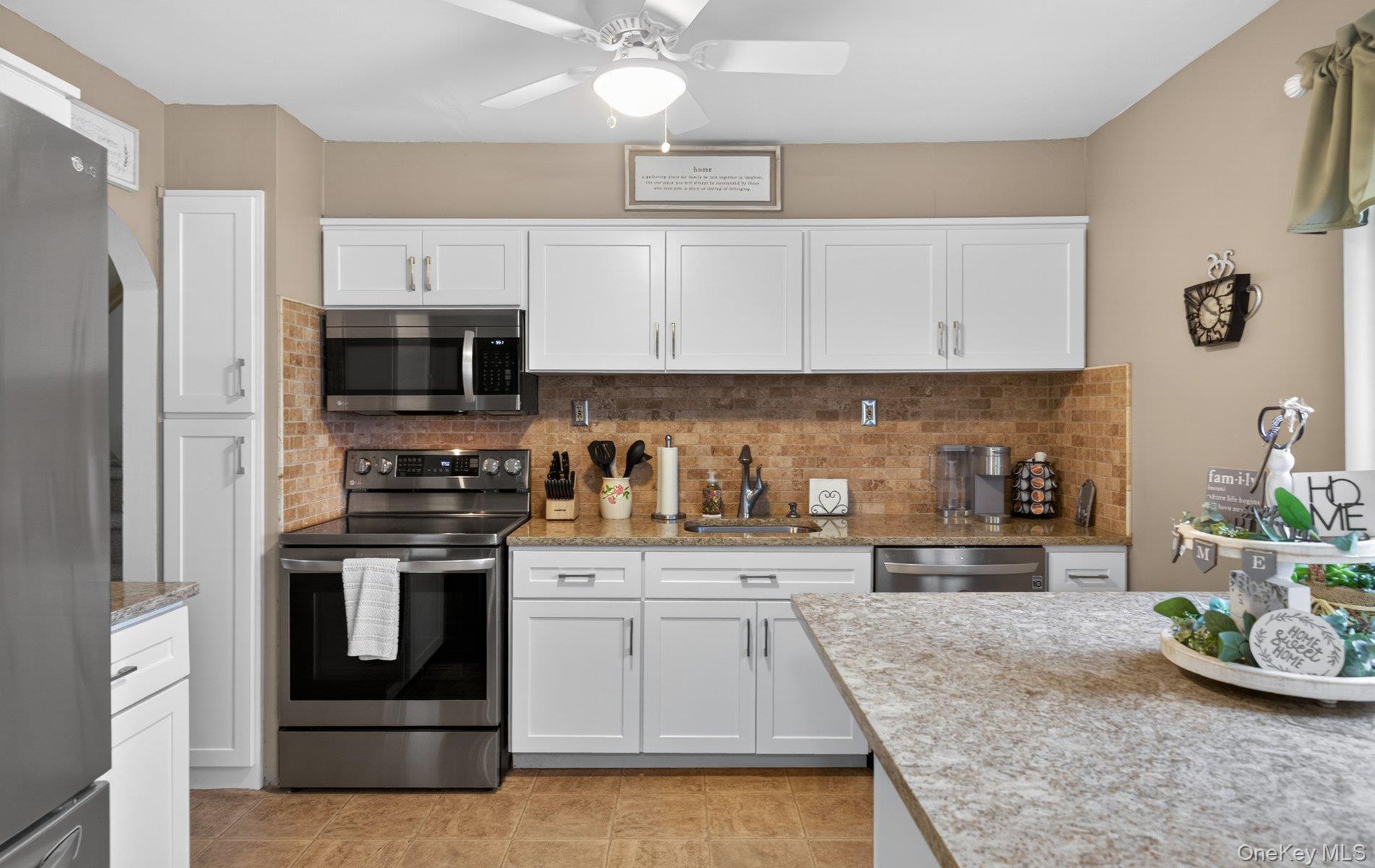 92 Nimbus Road Holbrook, NY 11741 - Photo 8 of 22