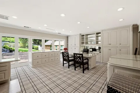 $699,999 | 1809 Southpark Drive, Arlington, TX 76013
