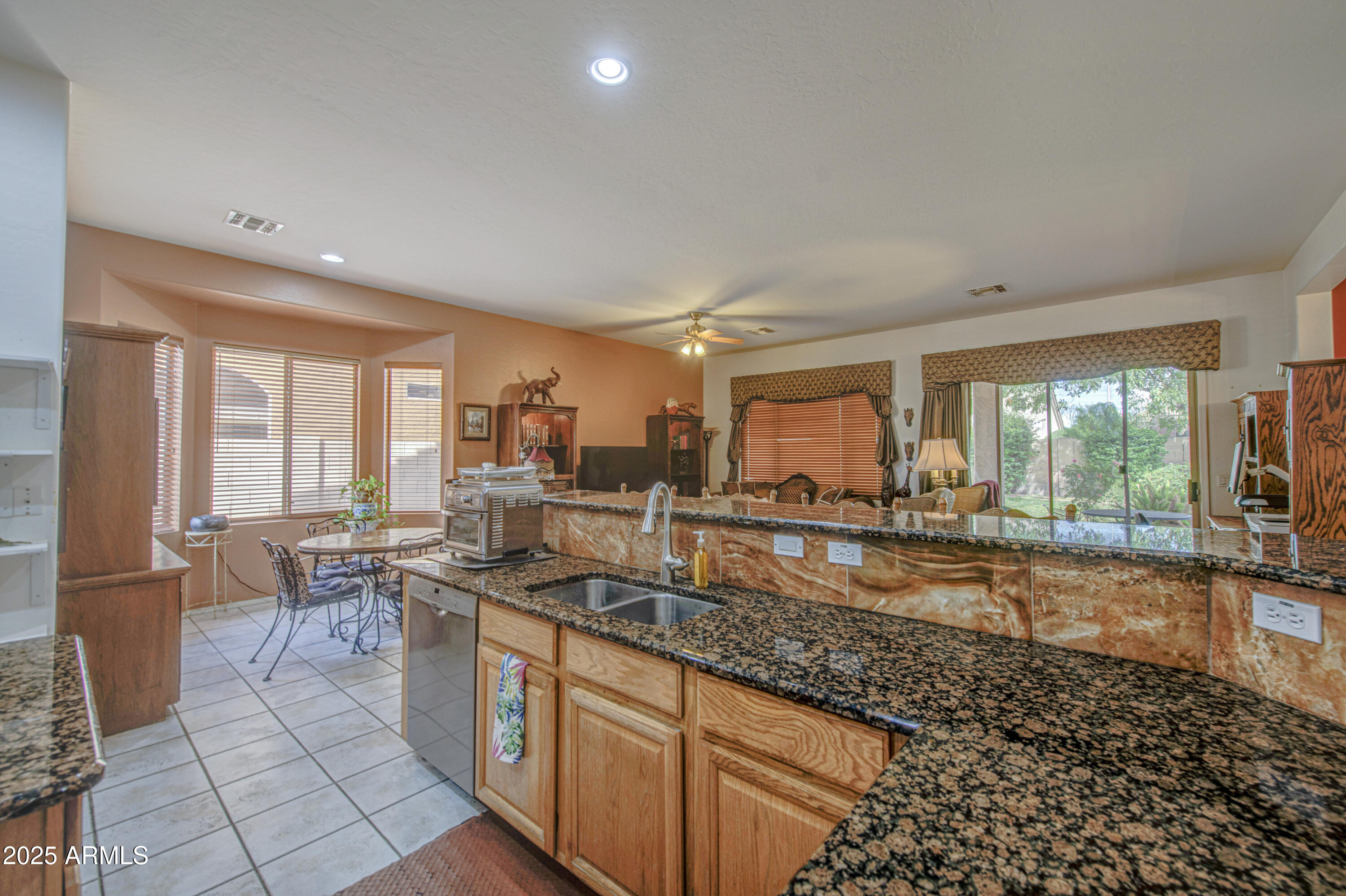 2480 East Stephens Place Chandler, AZ 85225 - Photo 3 of 17 Kitchen