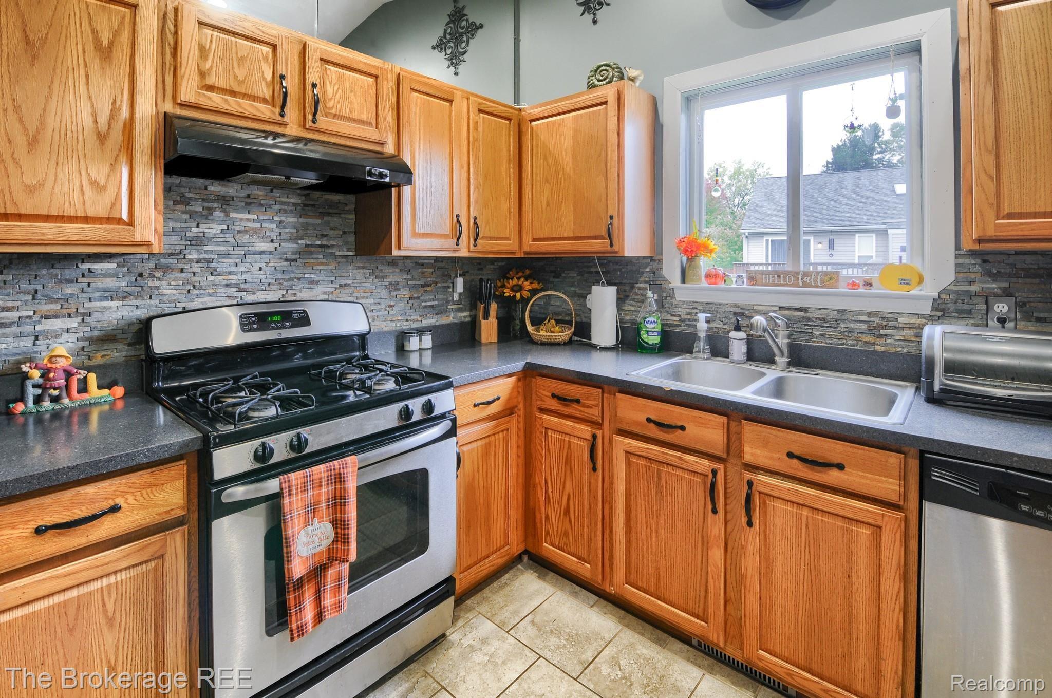 248 Rustic Trail Linden, MI 48451 - Photo 18 of 40 DSC_7925-HDR(5).jpg