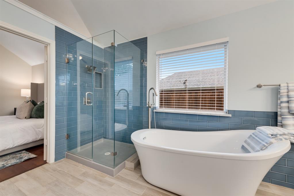 907 Sunpoint Circle Rockwall, TX 75087 - Photo 22 of 37 a bathroom with a bathtub and a shower
