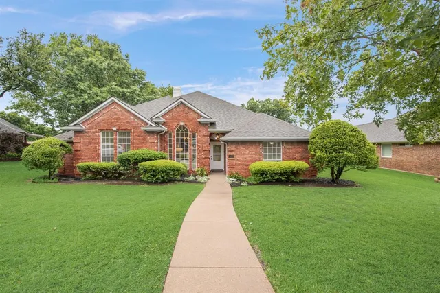 $445,900 | 907 Sunpoint Circle, Rockwall, TX 75087