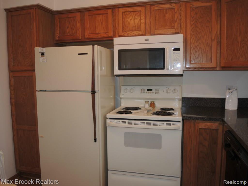 455 Baldwin Avenue, Unit 31 Rochester, MI 48307 - Photo 5 of 19 ALL APPLIANCES INCLUDED
