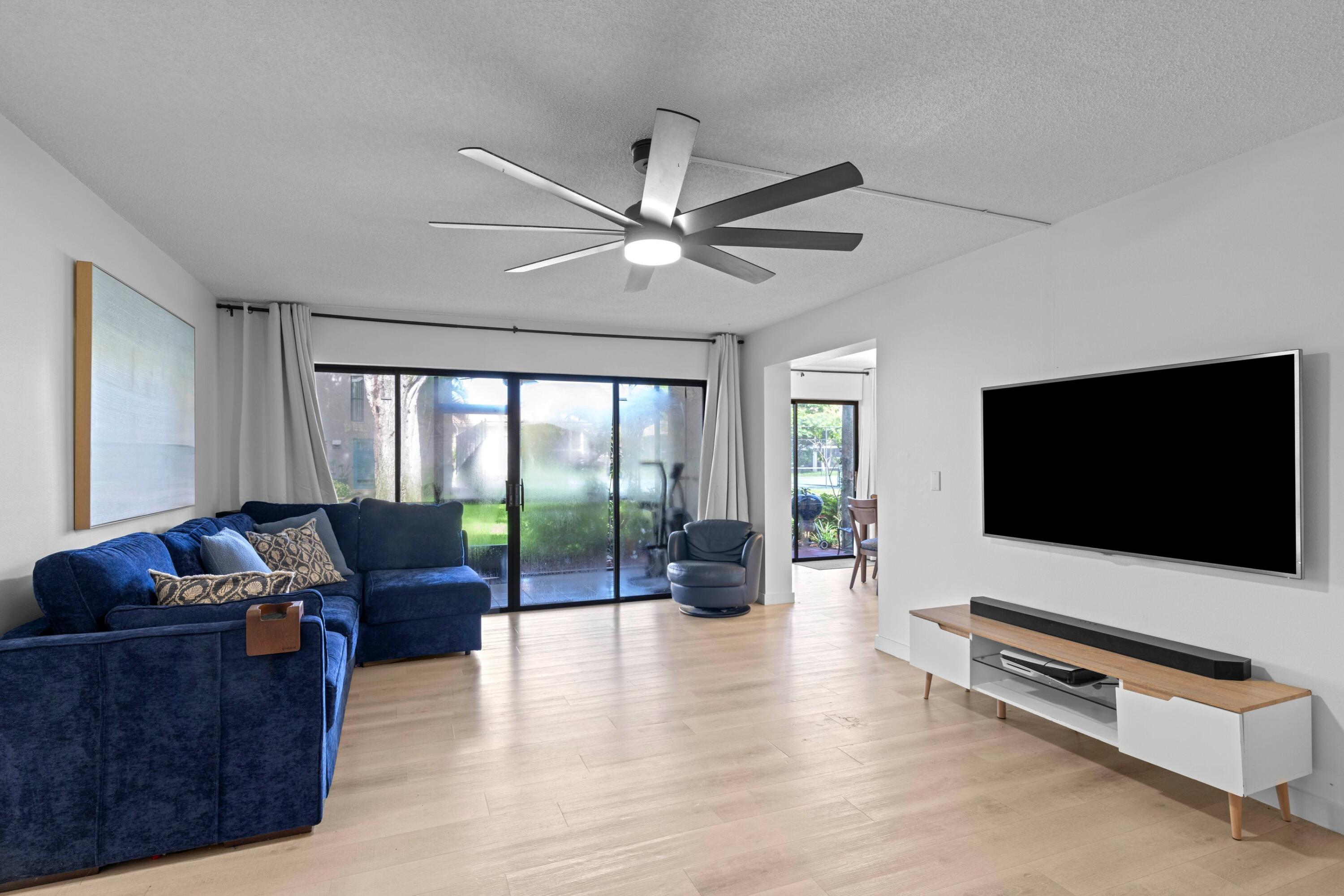 149 Northwest 70th Street, Unit 302B Boca Raton, FL 33487 - Photo 5 of 44 Living Area