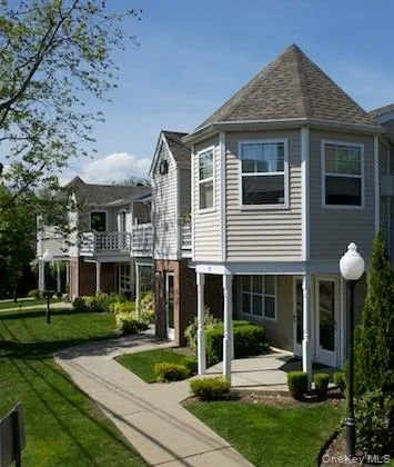 $2,325 | 55 5th Avenue, Unit 9, Bay Shore, NY 11706