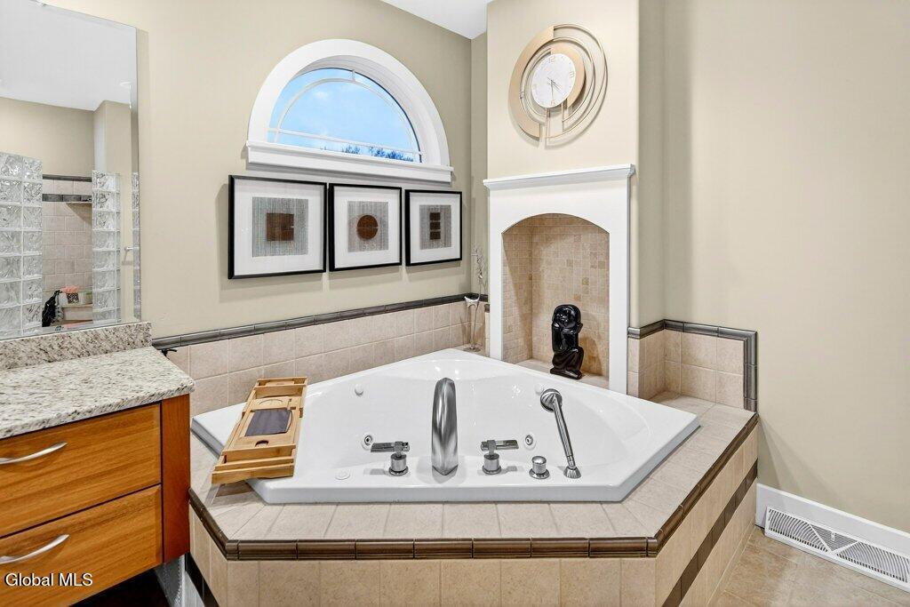 29 Alva Road Niskayuna, NY 12309 - Photo 32 of 52 033-DSC08525_m