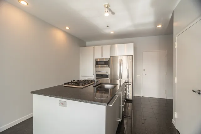 $2,750 | 653 North Kingsbury Street, Unit 2308, Chicago, IL 60654