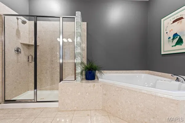 $380,000 | 630 Emerson Road, Unit 404, Creve Coeur, MO 63141