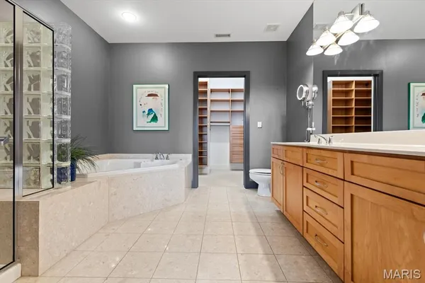 $380,000 | 630 Emerson Road, Unit 404, Creve Coeur, MO 63141