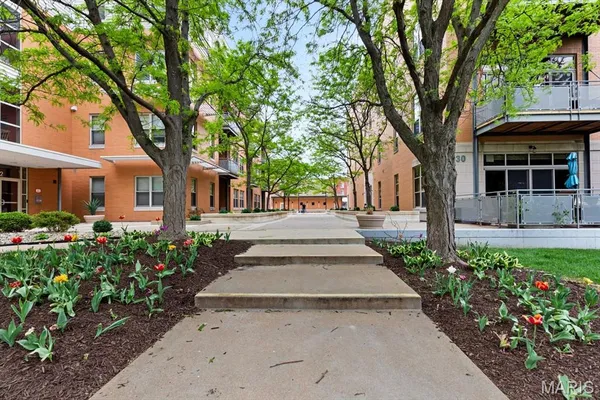 $380,000 | 630 Emerson Road, Unit 404, Creve Coeur, MO 63141