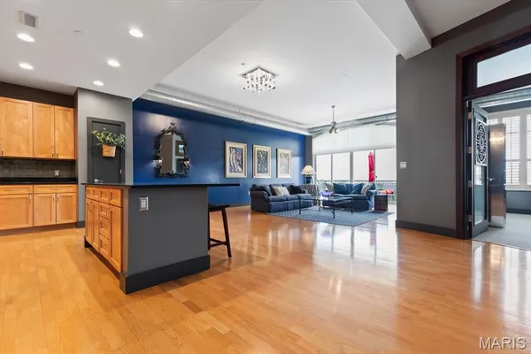 $380,000 | 630 Emerson Road, Unit 404, Creve Coeur, MO 63141