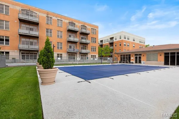 $380,000 | 630 Emerson Road, Unit 404, Creve Coeur, MO 63141